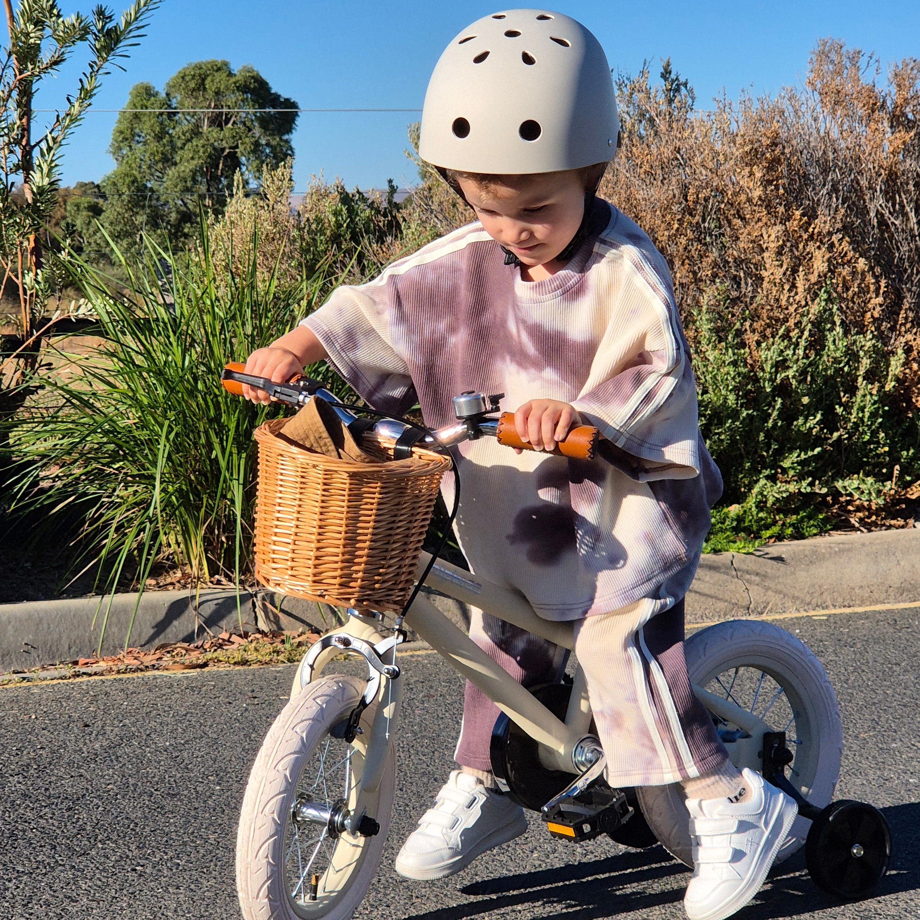 12 Inch Classic Pedal Bike with Wicker Basket - Image 11