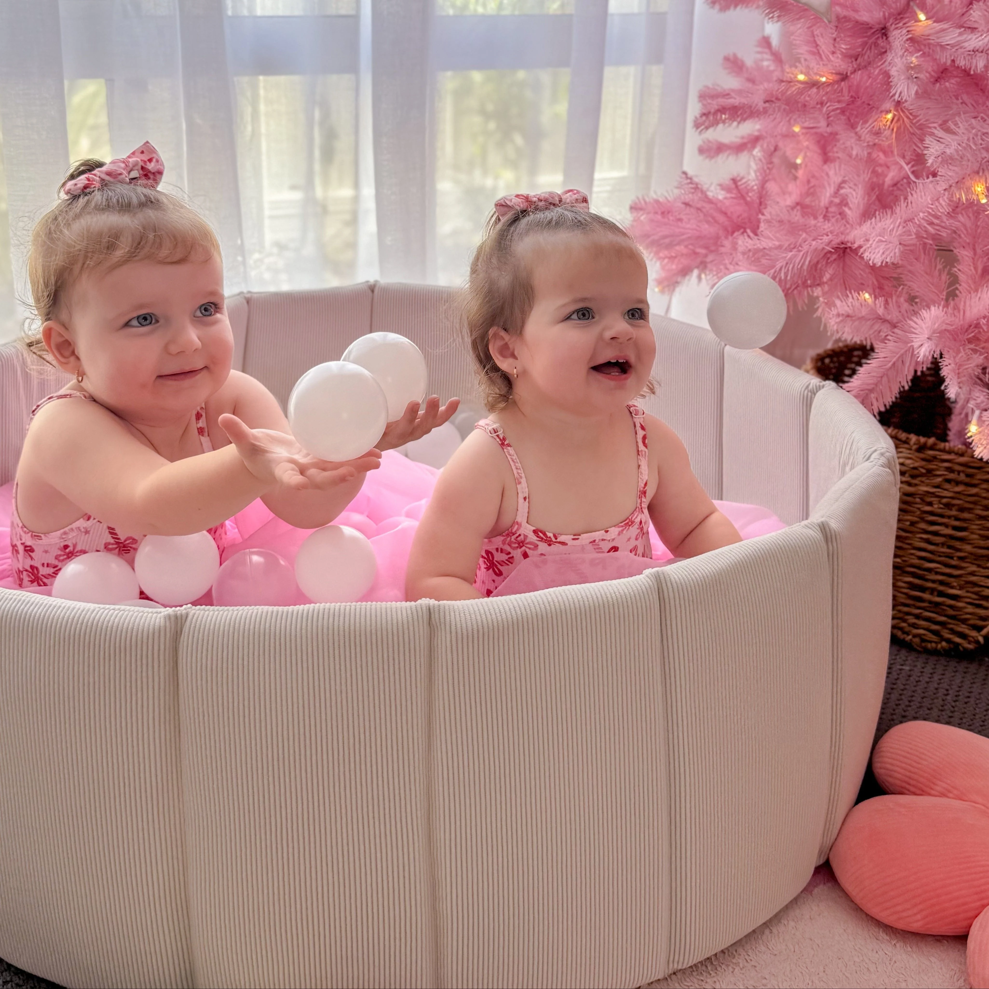 Foldable Corduroy Ball Pit with 200 Balls - Image 8