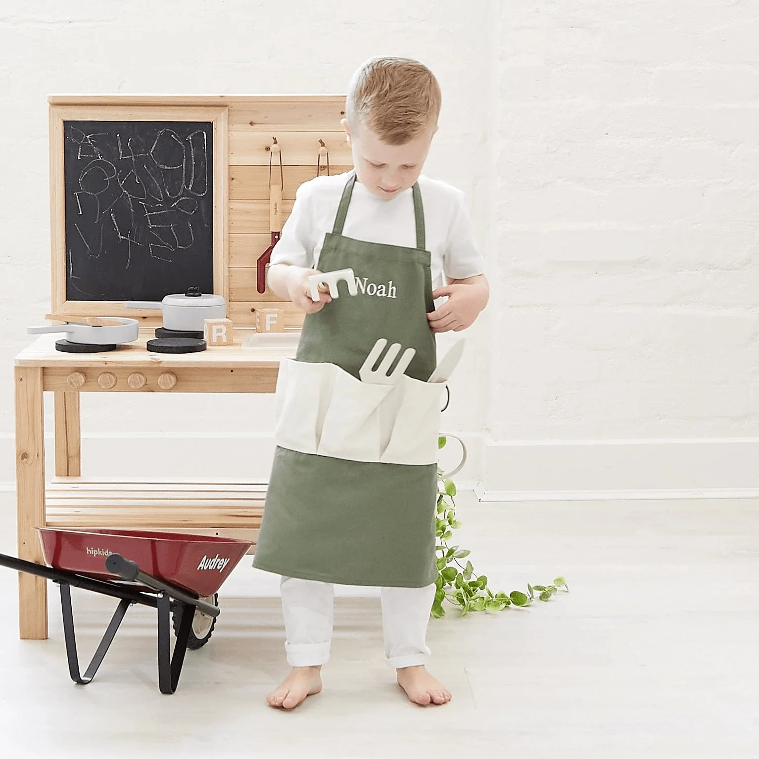 Garden Apron & Glove Set - Image 27