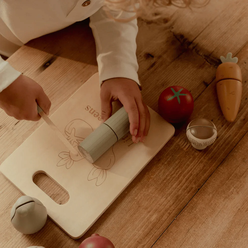 Little Dutch Cutting Vegetables - Image 2