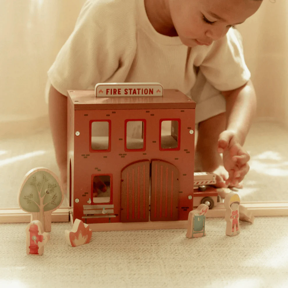 Little Dutch Fire Station - Image 2