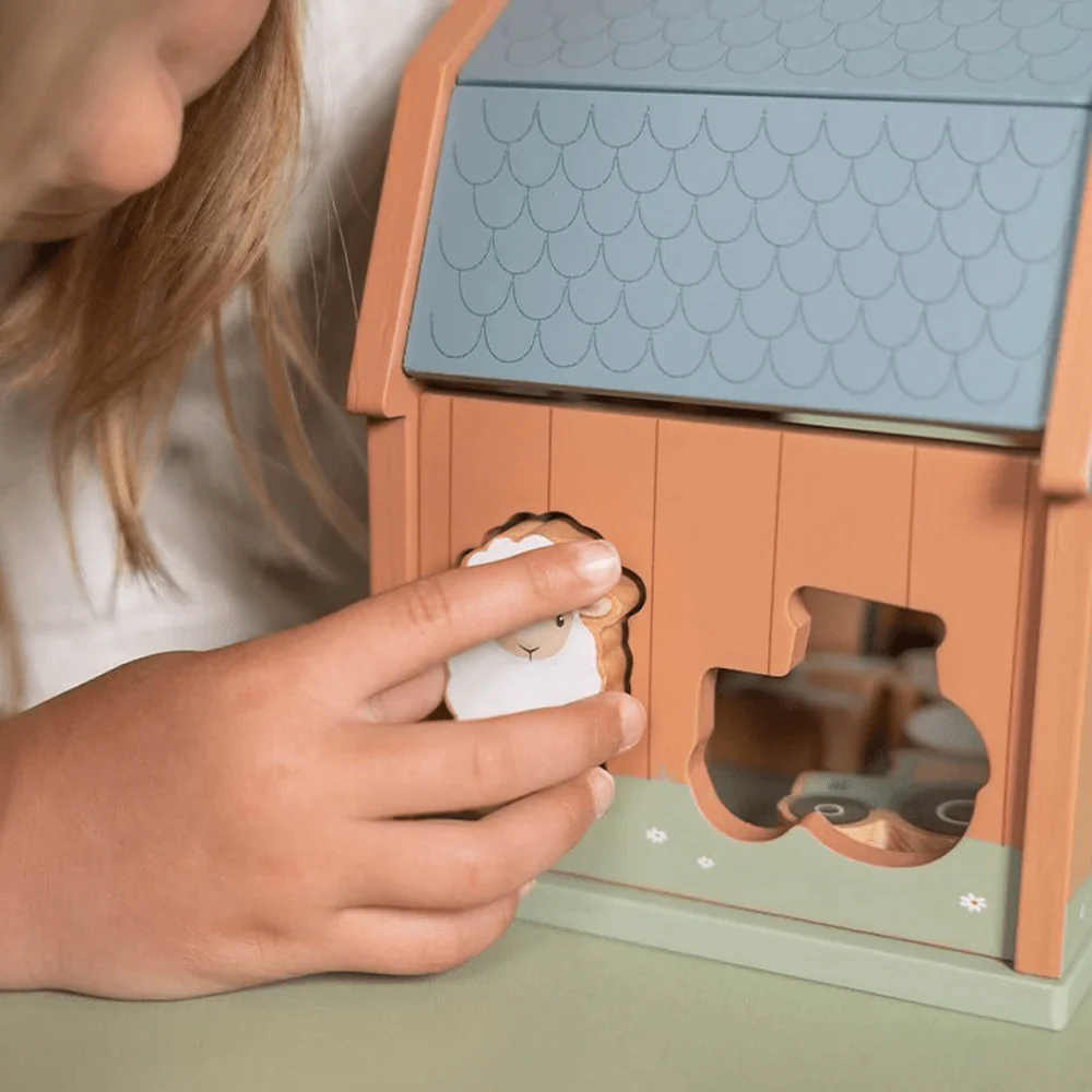Little Dutch Little Farm Shape Sorter - Image 8