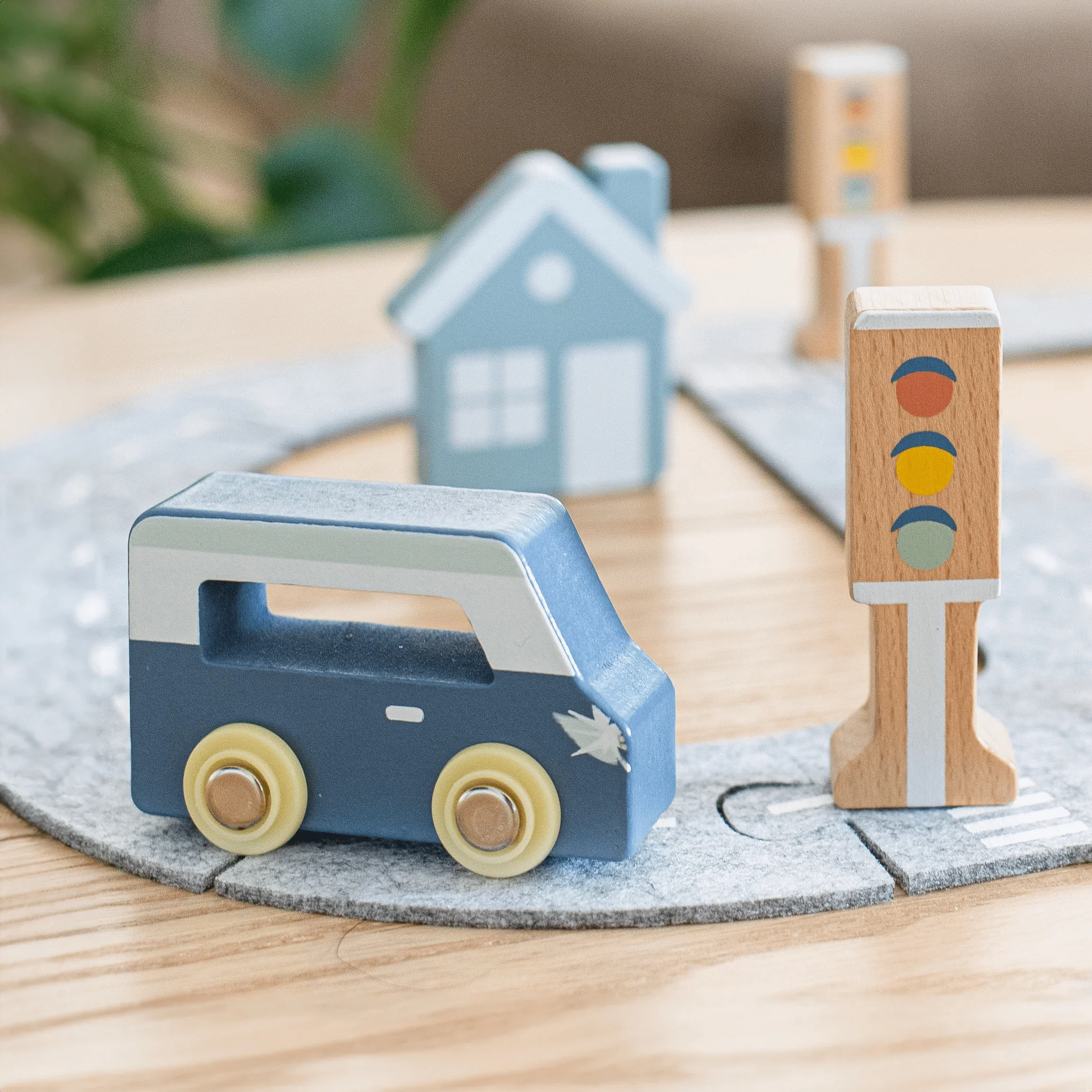 Speedy Monkey Car Track Puzzle - Image 4