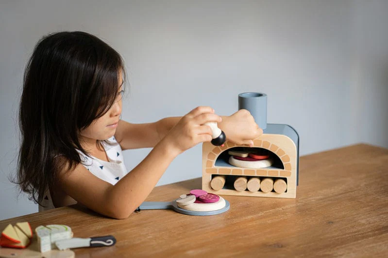 Tender Leaf Toys Make Me a Pizza Set - Image 4