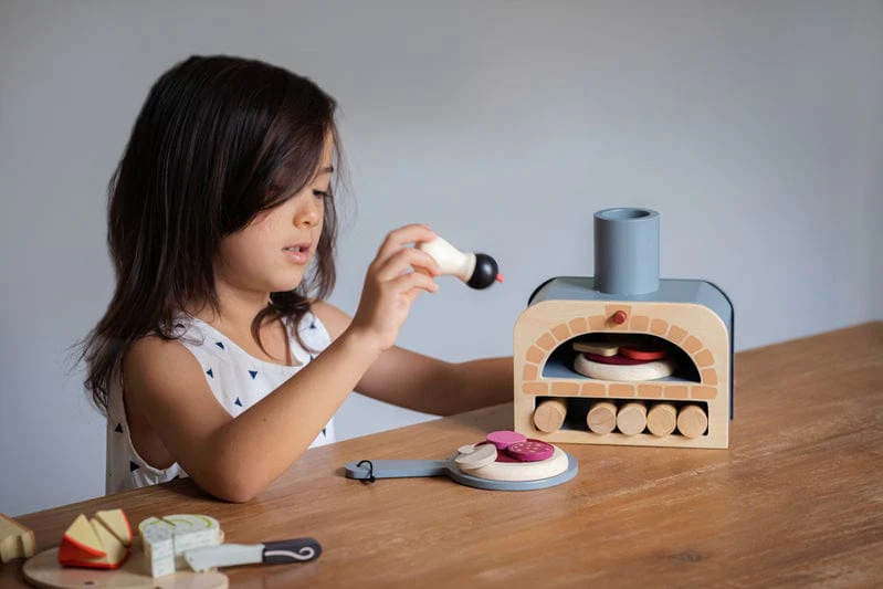 Tender Leaf Toys Make Me a Pizza Set - Image 6